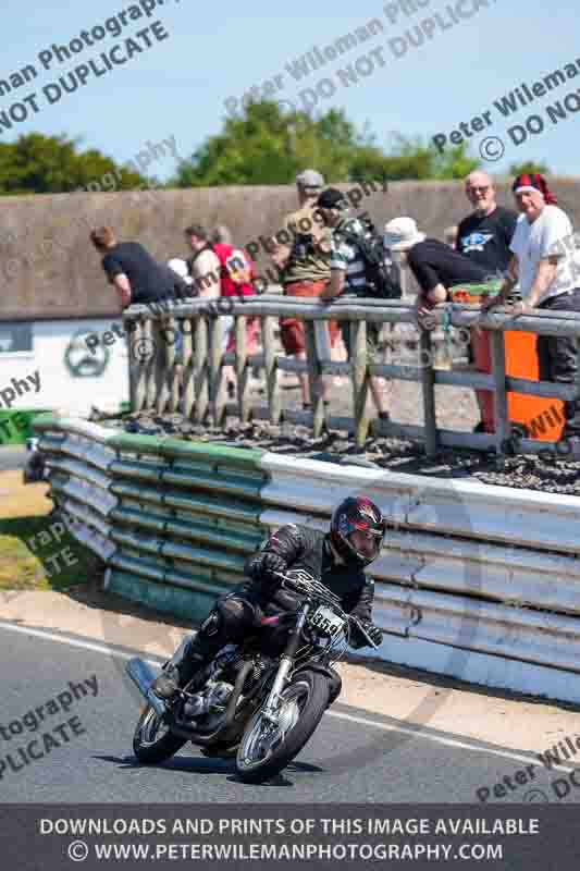 Vintage motorcycle club;eventdigitalimages;mallory park;mallory park trackday photographs;no limits trackdays;peter wileman photography;trackday digital images;trackday photos;vmcc festival 1000 bikes photographs